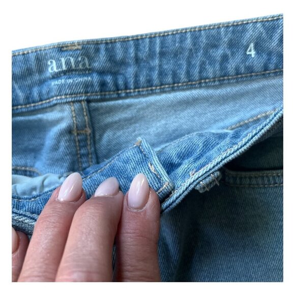 Womens Denim Jean Mini Skirt Frayed Raw Hem Light Wash Front Back Pockets Size 4 - Picture 2 of 8